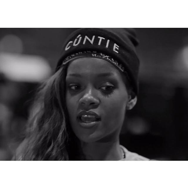 CÚNTIE BLACK/GOLD BEANIE