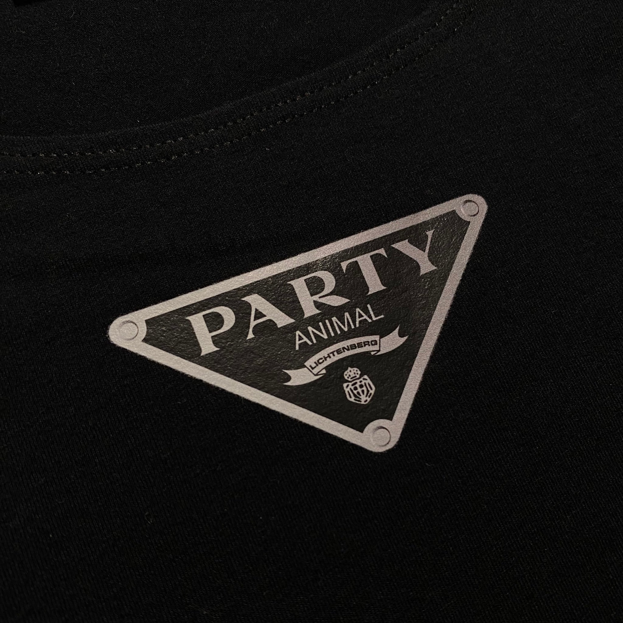 PARTY ANIMAL EMBLEM CROP TOP