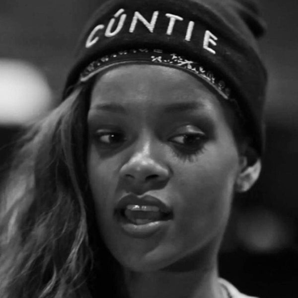 CÚNTIE BLACK/GOLD BEANIE